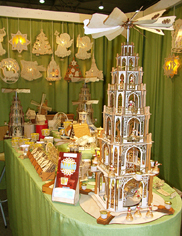 Schaupyramide im DAMASU-Messestand